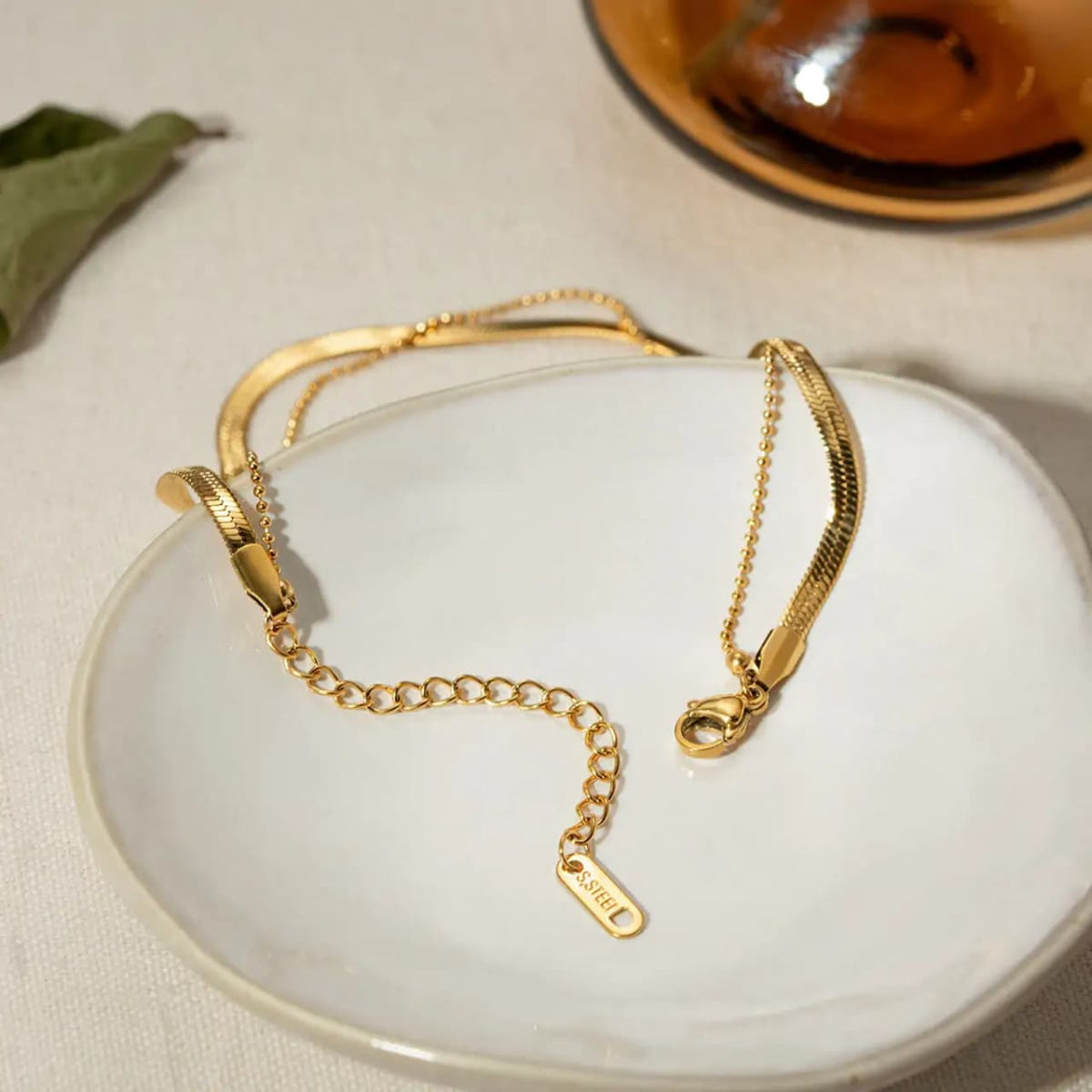 Twisted snacks boll chain