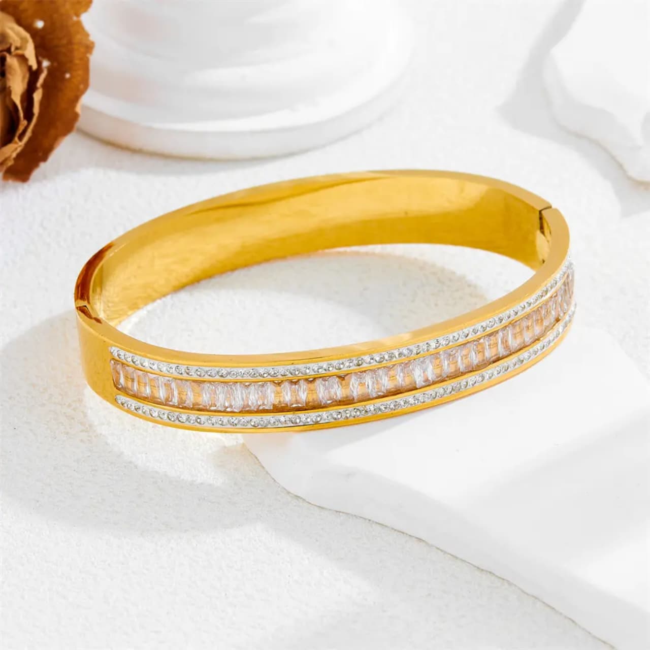 Artificial jewelleryAKaccessories