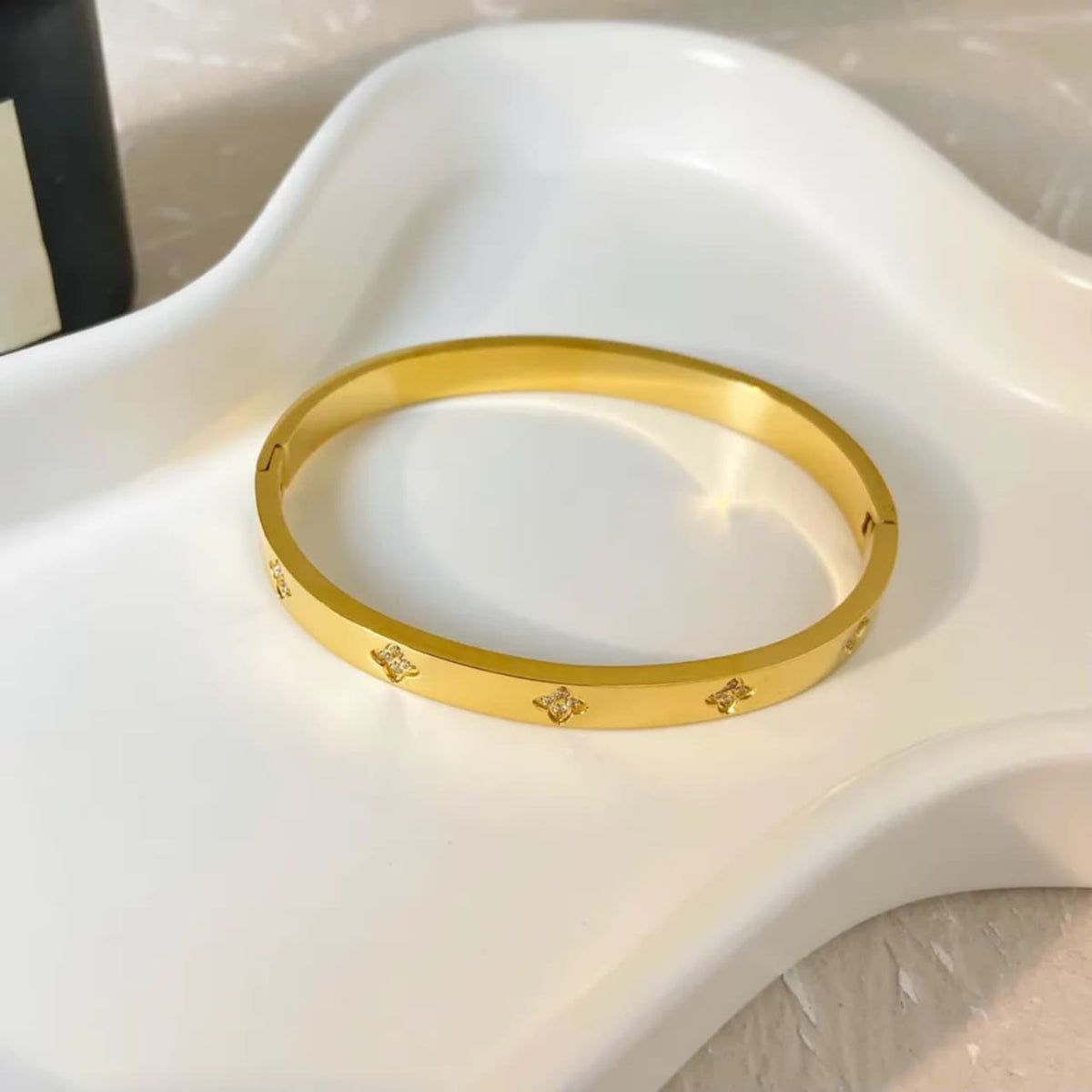 Four Zircone Bangle