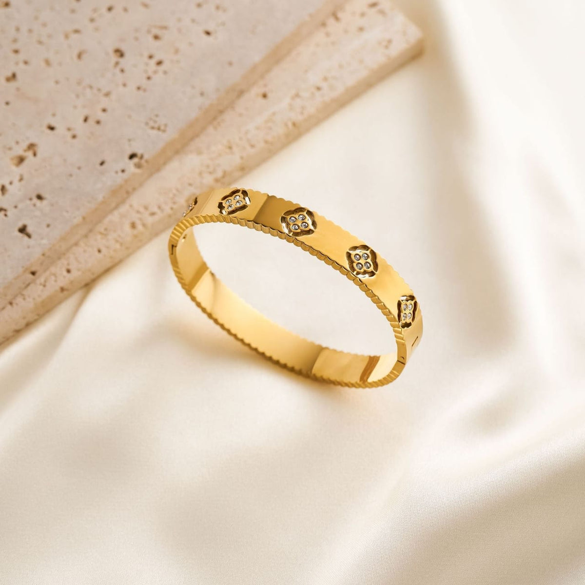 Luxery Clover Bangle