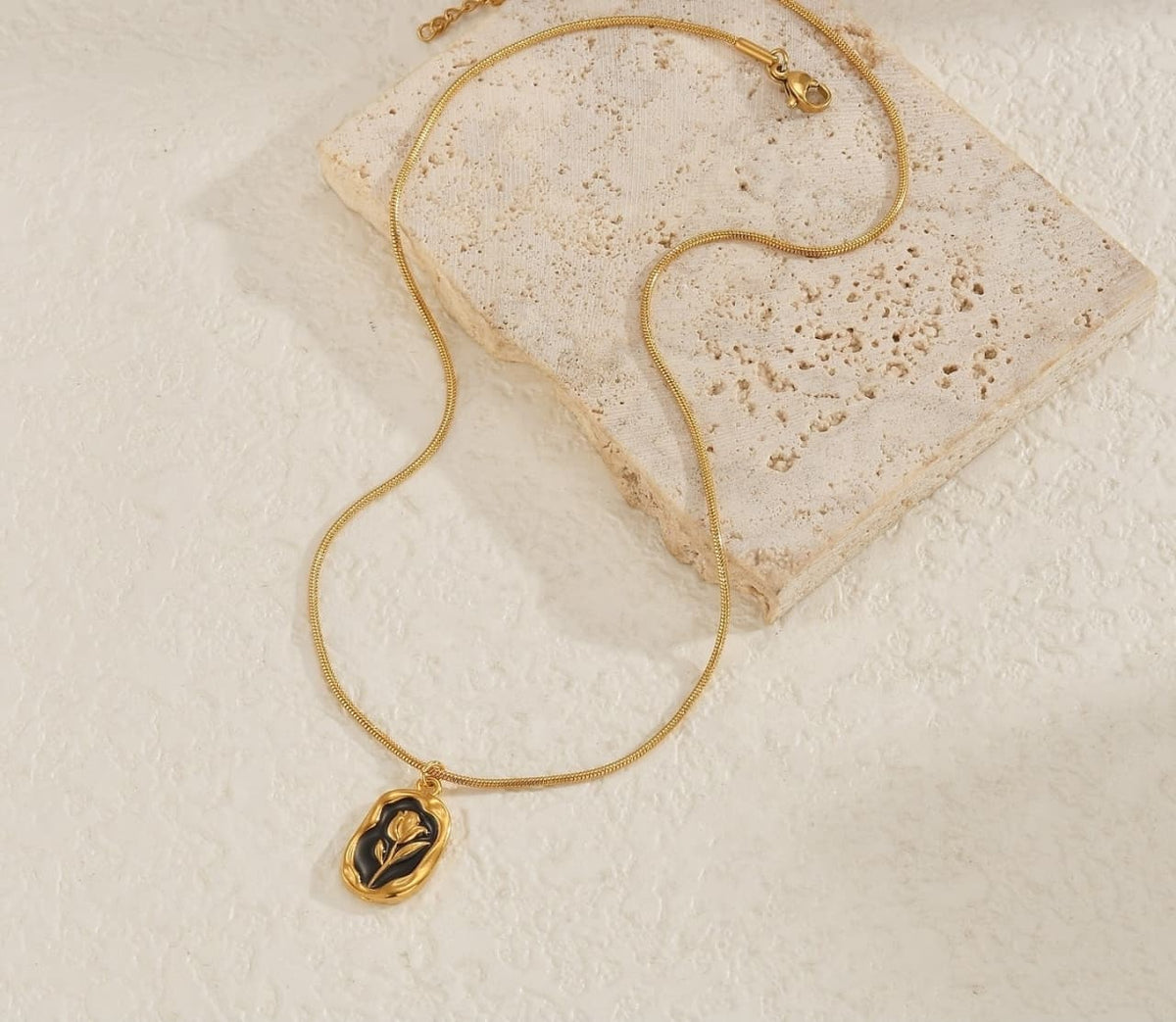Rose Necklace black