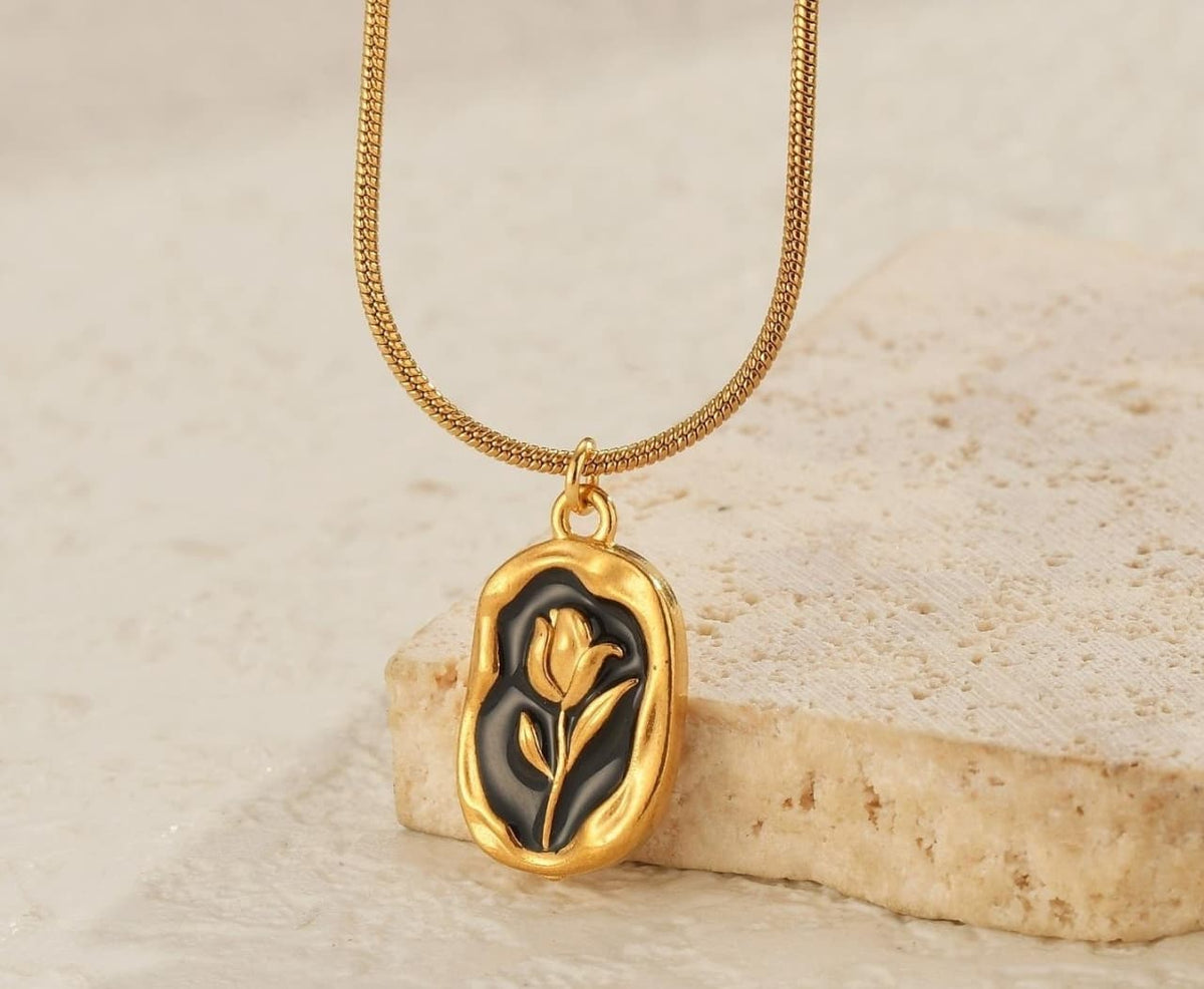 Rose Necklace black