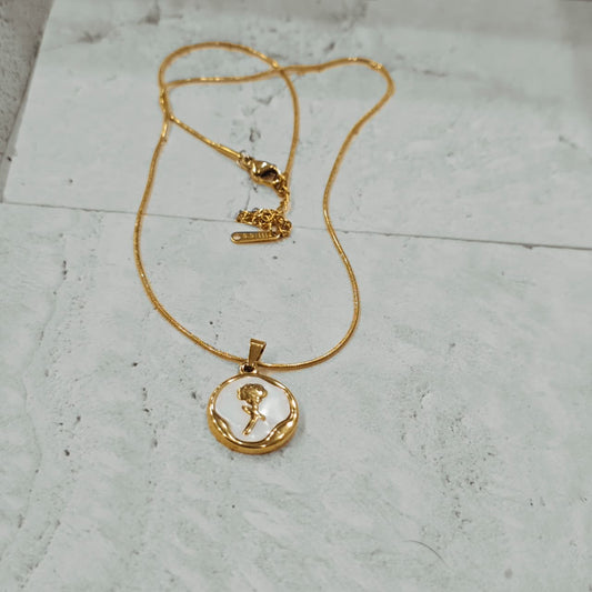 Round rose Necklace