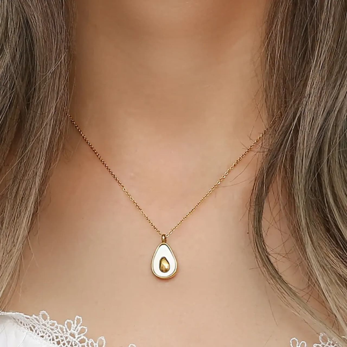 Drop shells necklace