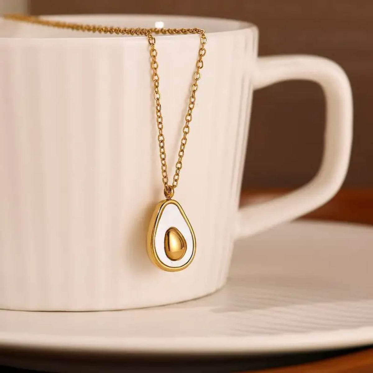 Drop shells necklace