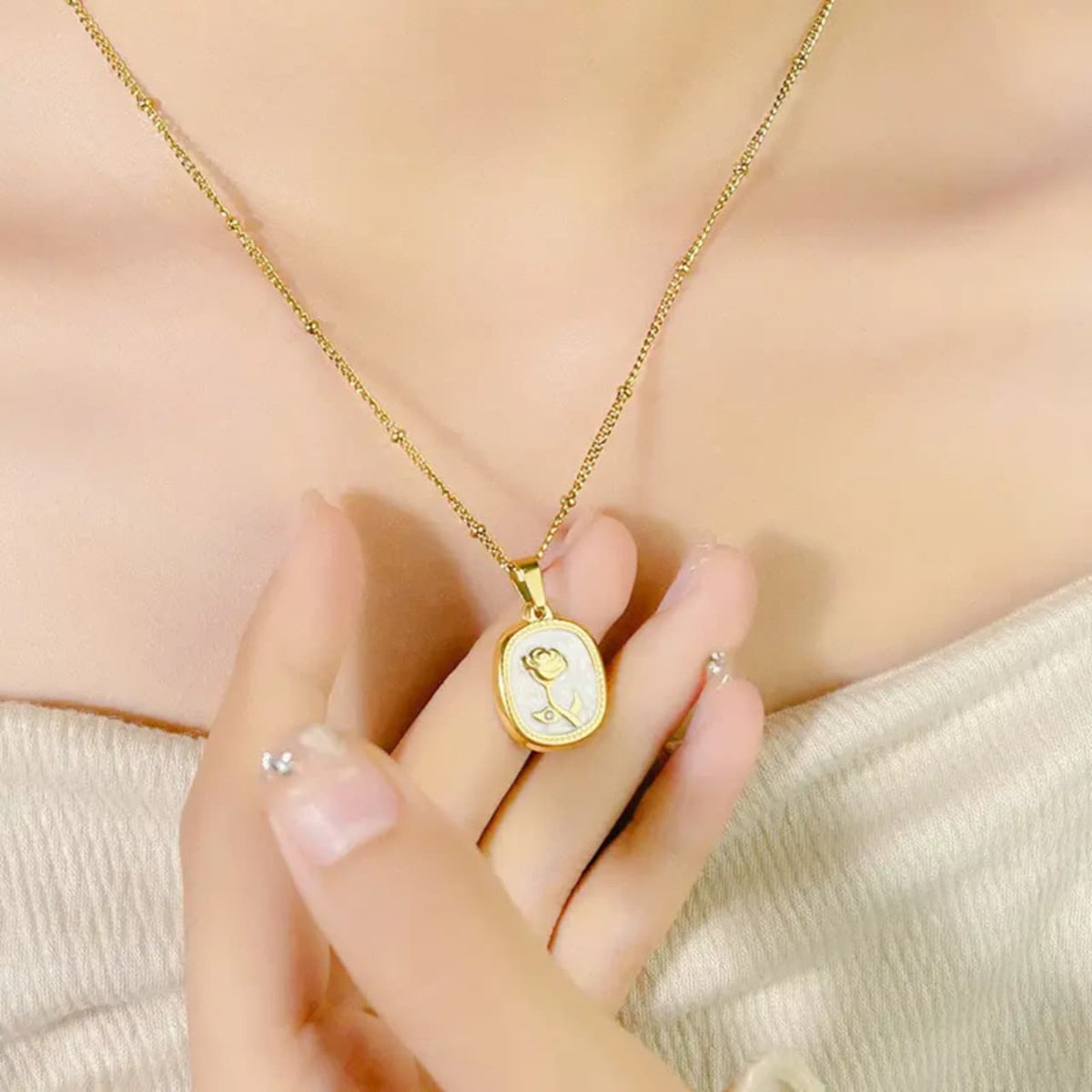 Rose zircone necklace