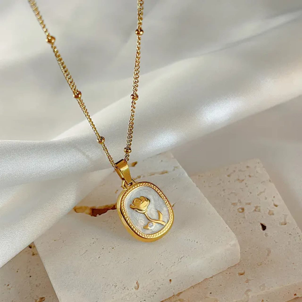 Rose zircone necklace