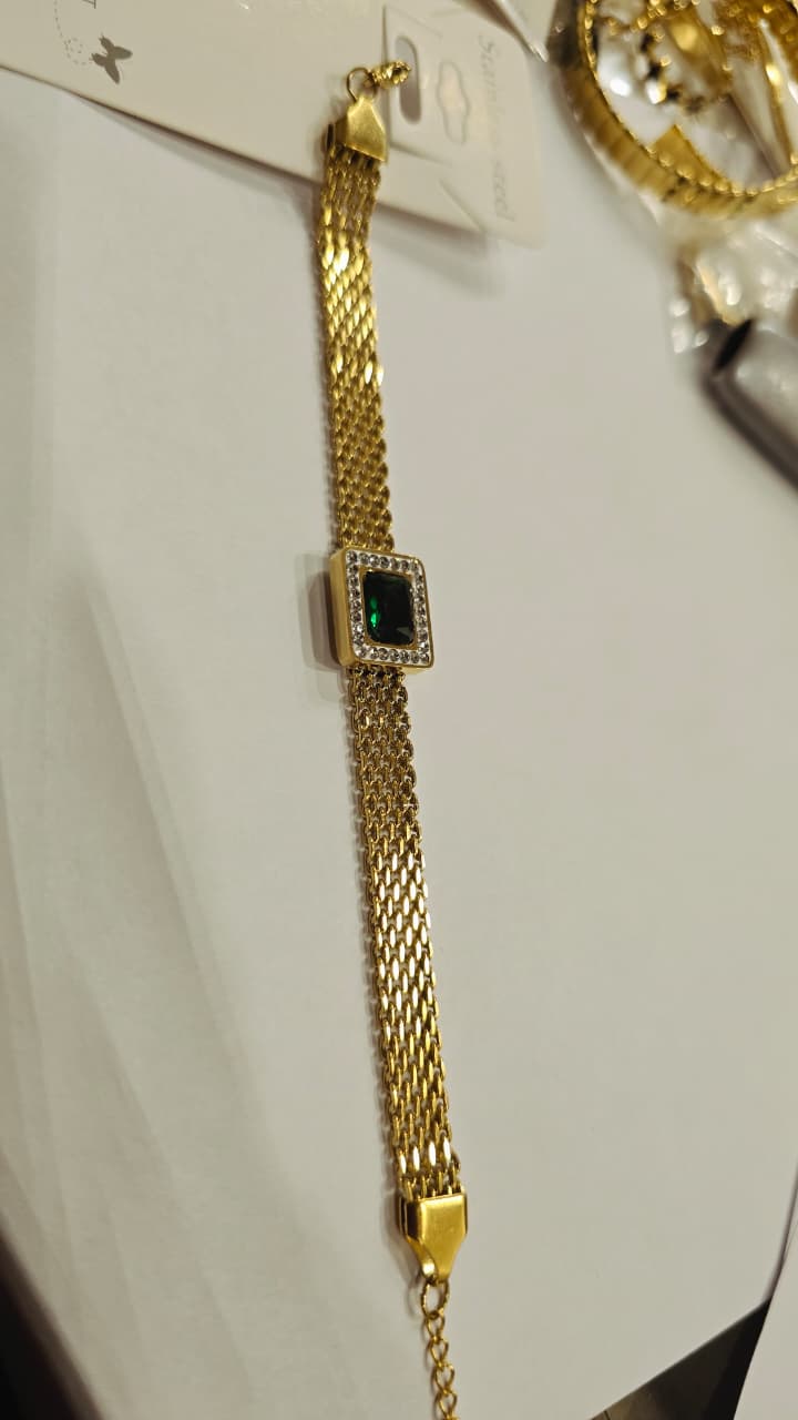 Rowena emerald Bercelet M