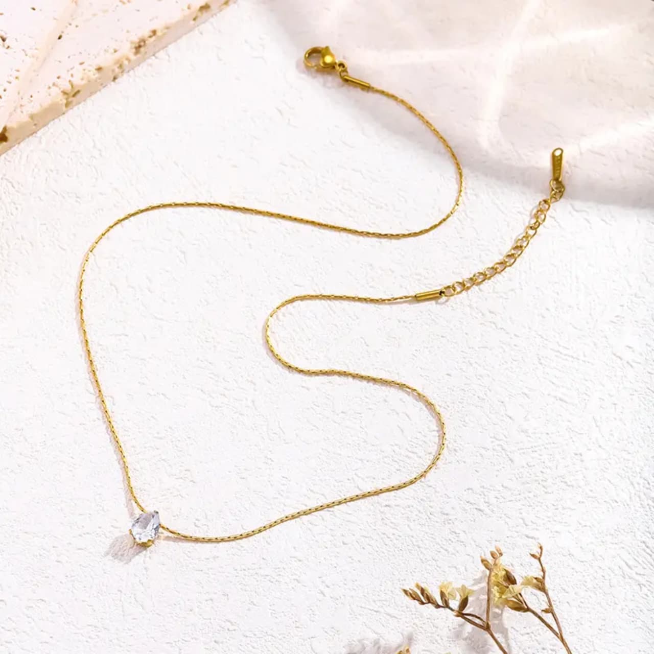 Zircone triangle necklace