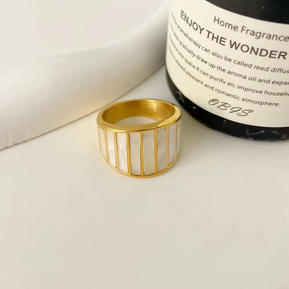 Shells Luxury Ring