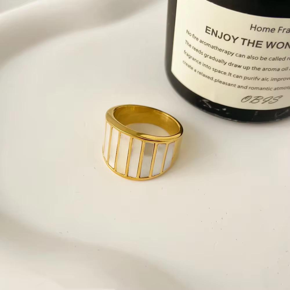 Shells Luxury Ring