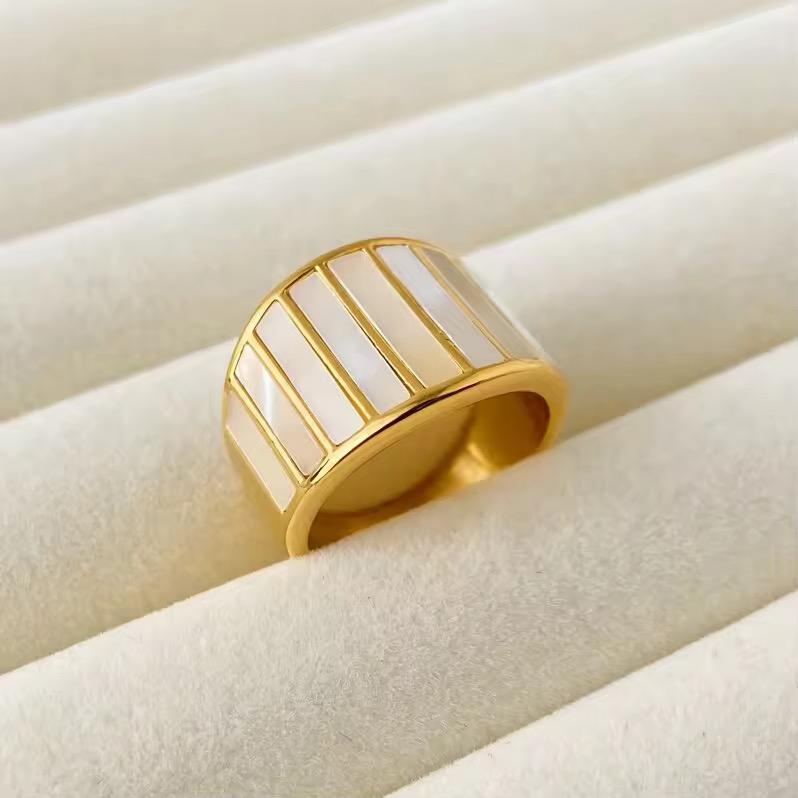 Shells Luxury Ring