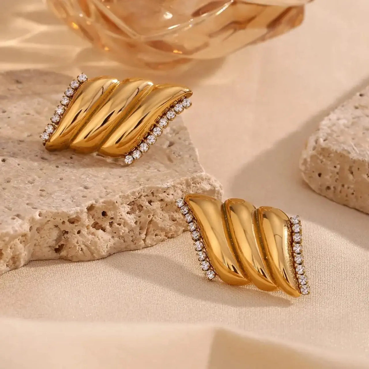 Artificial jewelleryAKaccessories