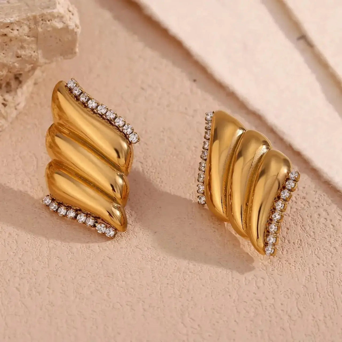 Artificial jewelleryAKaccessories
