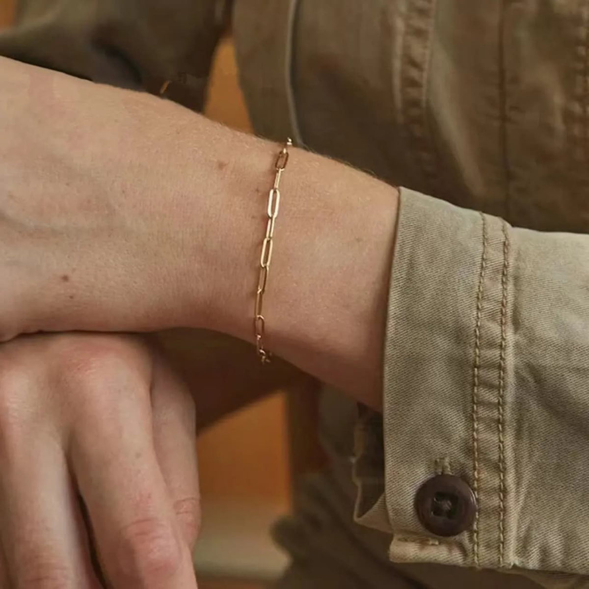 Tie bracelet